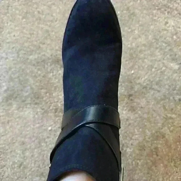 Women's Black Criss Cross Booties Size 5.5 - Picture 5 of 6